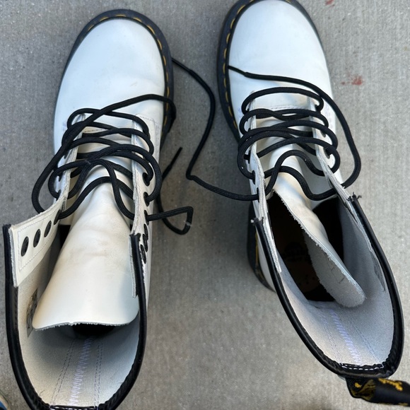 WHITE leather Dr. Martens 1460 lace up boots - good condition - size US 7 L - Picture 10 of 16